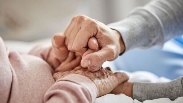 Aidants familiaux : tout savoir sur vos droits